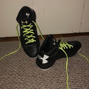Under Armour basket ball shoes